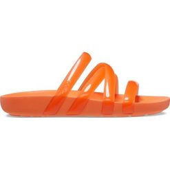 Klapki Dla Dorosłych Crocs Splash Glossy Strappy Sandal. Brązowe klapki damskie Crocs, bez wzorów, z materiału, bez obcasa, bez zapięcia. Za 119.99 zł.