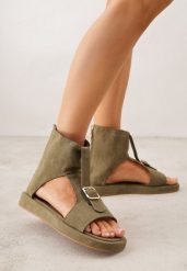 Zielone Sandały Typu Botki Ozdobione Metaliczną Klamrą z Przodu Adrasaia. Zielone sandały damskie Renee, bez wzorów, bez obcasa, na płaskiej podeszwie, bez zapięcia. Za 99.99 zł.