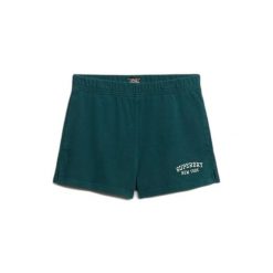 Szorty z motywem sportowym essentials dla kobiet Superdry. Zielone szorty damskie Superdry, bez wzorów, sportowe. W wyprzedaży za 126.60 zł.