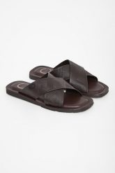 Klapki męskie skórzane CESARE CESADEI. Klapki męskie CESARE CASADEI, bez wzorów, bez zapięcia. Za 1,279.00 zł.