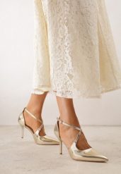 Złote Szpilki VICES z Paseczkami w Kształcie Litery X Alethise. Żółte szpilki damskie Renee, bez wzorów, ze szpiczastym noskiem, bez obcasa, na obcasie, bez zapięcia. Za 669.99 zł.