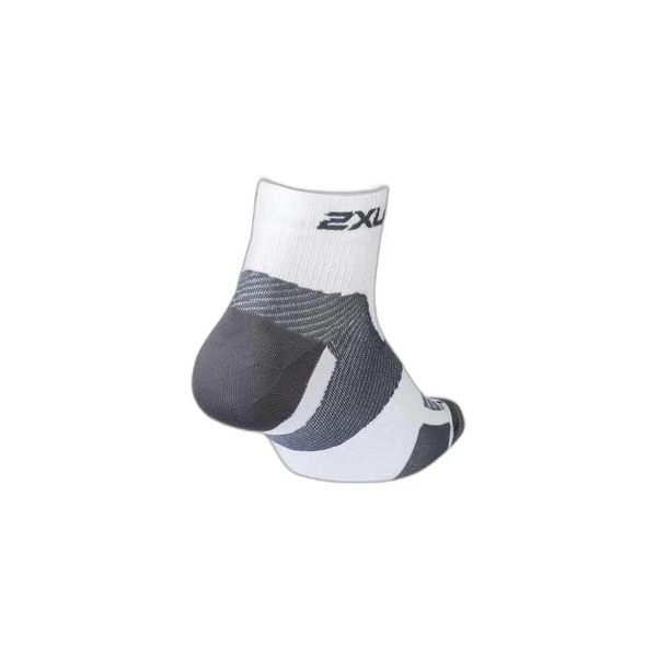 Skarpety 1-4 2XU Vectr Ultralight. Białe skarpetki damskie 2XU, bez wzorów, z lycry. Za 151.50 zł.