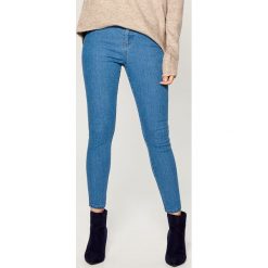 Jeansy super skinny - Niebieski. Jeansy damskie marki Mohito. Za 69.99 zł.