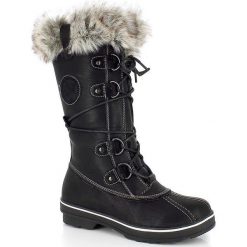 Kozaki zimowe "Ava" w kolorze czarnym. Czarne kozaki damskie Kimberfeel, bez wzorów, z materiału, bez obcasa, bez zapięcia. W wyprzedaży za 329.95 zł.