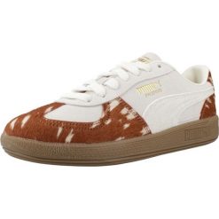 Buty PUMA YELLOW PALERMO DOELETTE Biały. Białe obuwie trekkingowe damskie Puma, ze skóry, bez zapięcia. Za 351.99 zł.