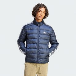 Kurtka Essentials 3-Stripes Light Down. Białe kurtki męskie Adidas, l, bez wzorów, z materiału, bez kaptura. Za 433.00 zł.