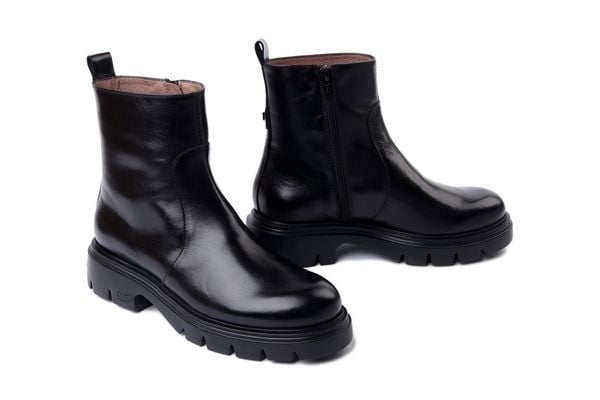 WONDERS A-4305 negro, botki damskie. Czarne botki damskie Wonders, bez wzorów, bez obcasa, bez zapięcia. Za 729.90 zł.