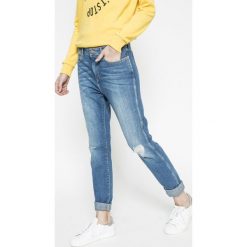 Wrangler - Jeansy Soft Worn. Niebieskie jeansy damskie Wrangler, bez wzorów, z bawełny, z obniżonym stanem. W wyprzedaży za 179.90 zł.