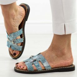 Niebieskie klapki damskie M.Daszyński 2266-17. Niebieskie klapki damskie M.Daszyński, na lato, bez wzorów, ze skóry, eleganckie, bez obcasa, na płaskiej podeszwie, bez zapięcia. Za 149.00 zł.