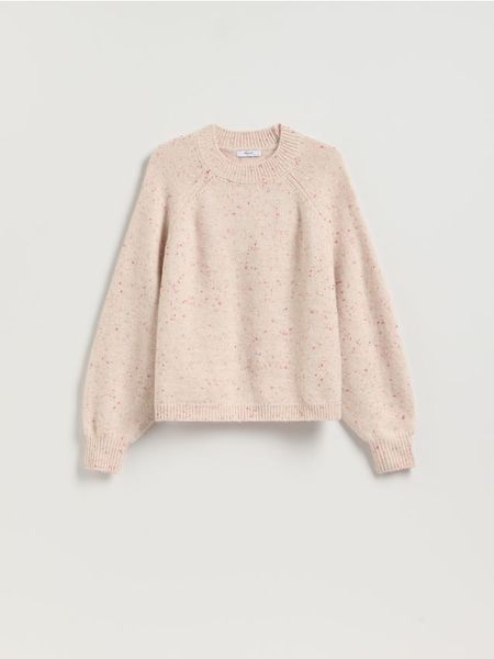 Wzorzysty sweter - pastelowy róż. Czerwone swetry nierozpinane damskie Reserved, l, bez wzorów, z dzianiny, bez kołnierzyka, bez ramiączek. Za 129.99 zł.