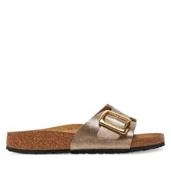Klapki Birkenstock. Brązowe klapki damskie Birkenstock, bez wzorów, bez obcasa, bez zapięcia. Za 499.99 zł.