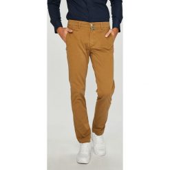 Pierre Cardin - Spodnie. Żółte eleganckie spodnie męskie Pierre Cardin, bez wzorów, z bawełny, casualowe. W wyprzedaży za 299.90 zł.