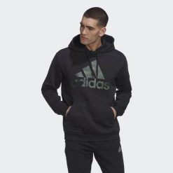 Bluza z nadrukiem z polaru adidas Essentials. Czarne bluzy męskie Adidas, s, bez wzorów, z polaru, sportowe, bez ramiączek, bez kaptura. W wyprzedaży za 230.40 zł.