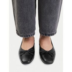Baleriny Lasocki. Czarne balerinki damskie Lasocki, bez wzorów, bez obcasa, bez zapięcia. Za 179.99 zł.