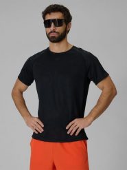 4F Koszulka treningowa regular szybkoschnąca męska - czarna S. Czarne koszulki sportowe męskie 4F, m, bez wzorów, z materiału, bez kołnierzyka, bez ramiączek. Za 129.99 zł.