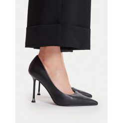 Szpilki GINO ROSSI. Czarne szpilki damskie Gino Rossi, bez wzorów, bez obcasa, na szpilce, bez zapięcia. Za 379.99 zł.