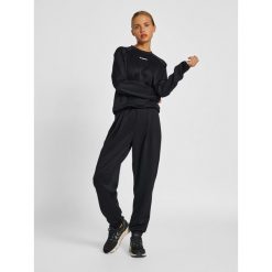 Damska krótka bluza Hummel mt Kalu. Czarne bluzy damskie Hummel, s, bez wzorów, sportowe, bez ramiączek, bez kaptura. W wyprzedaży za 190.50 zł.
