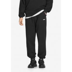 Spodnie dresowe męskie Prosto Infinity. Czarne spodnie sportowe męskie Prosto., m, bez wzorów, z dresówki. Za 224.99 zł.