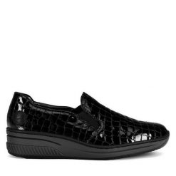 Półbuty Rieker. Czarne półbuty damskie Rieker, bez wzorów, bez obcasa, na płaskiej podeszwie, bez zapięcia. Za 279.00 zł.