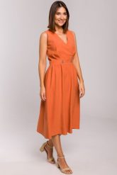 Sukienka rozkloszowana z dekoltem V i zaznaczoną talią na lato. Sukienki damskie Sukienki.shop, na co dzień, na lato, l, bez wzorów, z materiału, bez kołnierzyka, bez ramiączek, rozkloszowane. Za 169.00 zł.