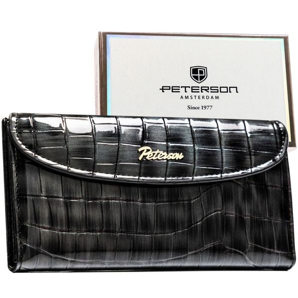 Szary portfel damski ze skóry ekologicznej z tłoczeniem na wzór skóry krokodyla, zamykany na zatrzask magnetyczny - Peterson. Szare portfele damskie Peterson, ze skóry ekologicznej. Za 94.99 zł.