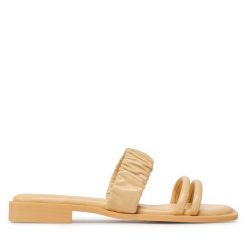 Klapki Tamaris. Żółte klapki damskie Tamaris, bez wzorów, bez obcasa, bez zapięcia. Za 149.99 zł.