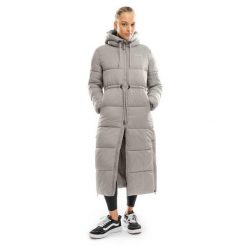 Długi puchowy płaszcz damski Lifestyle Siroko Hemisphere. Szare płaszcze damskie SIROKO, m, bez wzorów, z puchu, bez kołnierzyka, bez kaptura. Za 593.00 zł.
