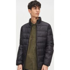 Kurtka pikowana - Czarny. Czarne kurtki męskie Cropp, l, bez wzorów, bez kaptura. Za 129.99 zł.