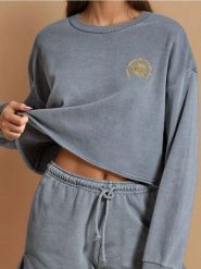 Bluza z haftem - szary. Szare bluzy damskie Sinsay, l, bez wzorów, bez ramiączek, bez kaptura. Za 39.99 zł.