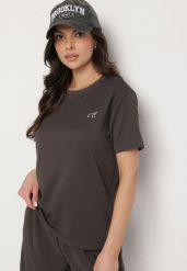 Ciemnoszary T-shirt z Małym Haftem Natavira. Szare t-shirty damskie Born2be, l, bez wzorów, z jeansu, eleganckie, bez kołnierzyka, bez ramiączek. Za 29.99 zł.