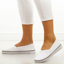 Białe skórzane półbuty damskie Cambell 14317. Białe półbuty damskie Cambell, na wiosnę, w ażurowe wzory, z jeansu, boho, bez obcasa, bez zapięcia. Za 169.00 zł.