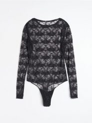 Koronkowe body z długim rękawem - czarny. Czarne body Sinsay, bez wzorów, z koronki. Za 39.99 zł.