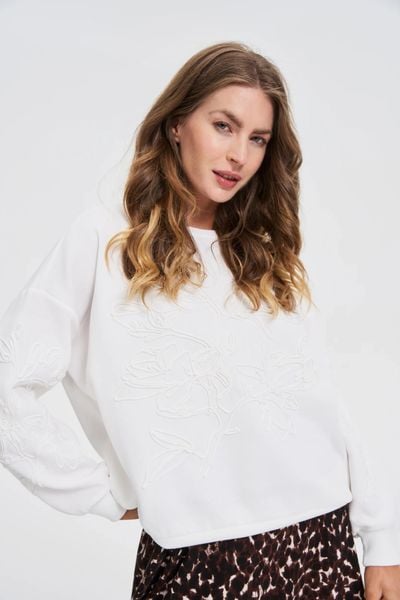 Bluza z aplikacją biała. Białe bluzy damskie MOODO, l, z aplikacjami, z bawełny, bez ramiączek, bez kaptura. Za 139.99 zł.