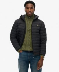 Superdry Kurtka Hooded Fuji Lite lekka z recyklingowanego nylonu. Czarne kurtki męskie Superdry, m, bez wzorów, z materiału. Za 380.00 zł.