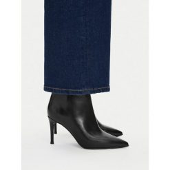 Botki GINO ROSSI. Czarne botki damskie Gino Rossi, bez wzorów, bez obcasa, na szpilce, bez zapięcia. Za 499.99 zł.