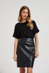Sweter oversize z krótkimi rękawami czarny. Czarne swetry nierozpinane damskie MOODO, l, bez wzorów, bez kołnierzyka, bez ramiączek. W wyprzedaży za 69.99 zł.