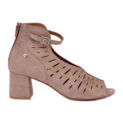 Zamszowe Botki Damskie Na Słupku Maciejka 06893-10 Ciemnobeżowe beżowy. Brązowe botki damskie bez wzorów, z zamszu, eleganckie, bez obcasa, na słupku, bez zapięcia. Za 566.30 zł.
