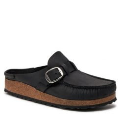 Klapki Birkenstock. Czarne klapki damskie Birkenstock, bez wzorów, bez obcasa, bez zapięcia. Za 679.99 zł.