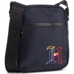 Saszetka TOMMY HILFIGER - LEWIS HAMILTON Mini Reporter AM0AM04586 002. Czarne saszetki i nerki męskie Tommy Hilfiger, z materiału. W wyprzedaży za 209.00 zł.