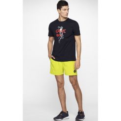 T-shirt męski TSM236 - granat. T-shirty męskie 4F, m, bez wzorów, bez kołnierzyka, bez ramiączek. W wyprzedaży za 39.99 zł.