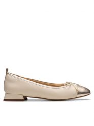 Clarks Baleriny Ubree15 Poppy 26181326 Beżowy. Brązowe balerinki damskie Clarks, bez wzorów, ze skóry, bez obcasa, bez zapięcia. Za 299.99 zł.