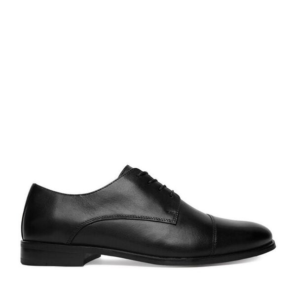 Półbuty Lasocki. Czarne buty wizytowe męskie Lasocki, bez wzorów, bez obcasa, bez zapięcia. Za 279.99 zł.
