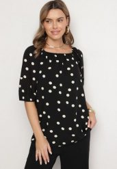 Czarna Bluzka ze Sztucznego Jedwabiu w Kropki z Dekoltem Łódką Lisavina. Czarne bluzki damskie Born2be, l, bez wzorów, z jeansu, eleganckie, bez kołnierzyka, bez ramiączek. Za 39.99 zł.