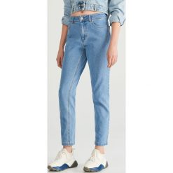Jeansy ze zwężaną nogawką - Niebieski. Jeansy damskie marki Reserved. Za 139.99 zł.