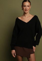 Czarny Sweter z Kaszmirem z Dekoltem w Serek Plenae. Czarne swetry nierozpinane damskie Born2be, uniwersalny, bez wzorów, z kaszmiru, eleganckie, bez kołnierzyka, bez ramiączek. Za 129.99 zł.