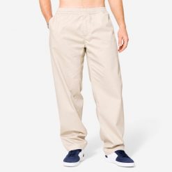 Spodnie na deskorolkę chinos CN500 Light. Brązowe eleganckie spodnie męskie Decathlon, bez wzorów, z bawełny, sportowe. Za 129.99 zł.