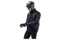Kurtka rowerowa męska Alé Cycling Klimatik Guscio Light Pack. Czarne kurtki męskie ALÉ CYCLING, na jesień, m, bez wzorów, z elastanu, bez kaptura, rowerowe. Za 372.45 zł.