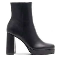 Botki DeeZee. Czarne botki damskie DeeZee, bez wzorów, bez obcasa, na słupku, bez zapięcia. Za 143.99 zł.