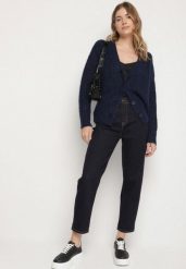 Granatowe Klasyczne Jeansy o Kroju Mom Fit Amartia. Niebieskie jeansy damskie Born2be, bez wzorów, z jeansu, klasyczne. Za 109.99 zł.