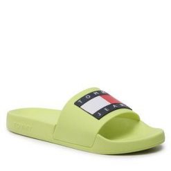 Klapki Tommy Jeans. Zielone klapki damskie Tommy Jeans, bez wzorów, z jeansu, bez obcasa, bez zapięcia. Za 199.99 zł.